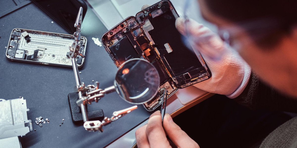 Guide to Cell Phone and Smart Watch Repairs: Saving Money and Extending Device Lifespan