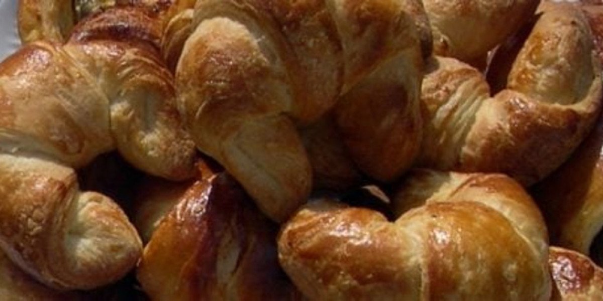 Quirky Facts: Airline Food, ATMs & Weekend Gaming